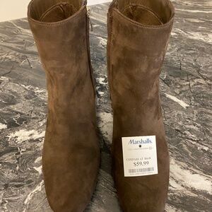 New with tags NINE WEST size 7.5 brown suede low heel boots gold zipper now 40.0